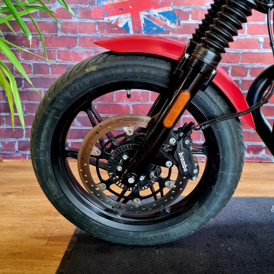 MOTO GUZZI V7 STONE 4