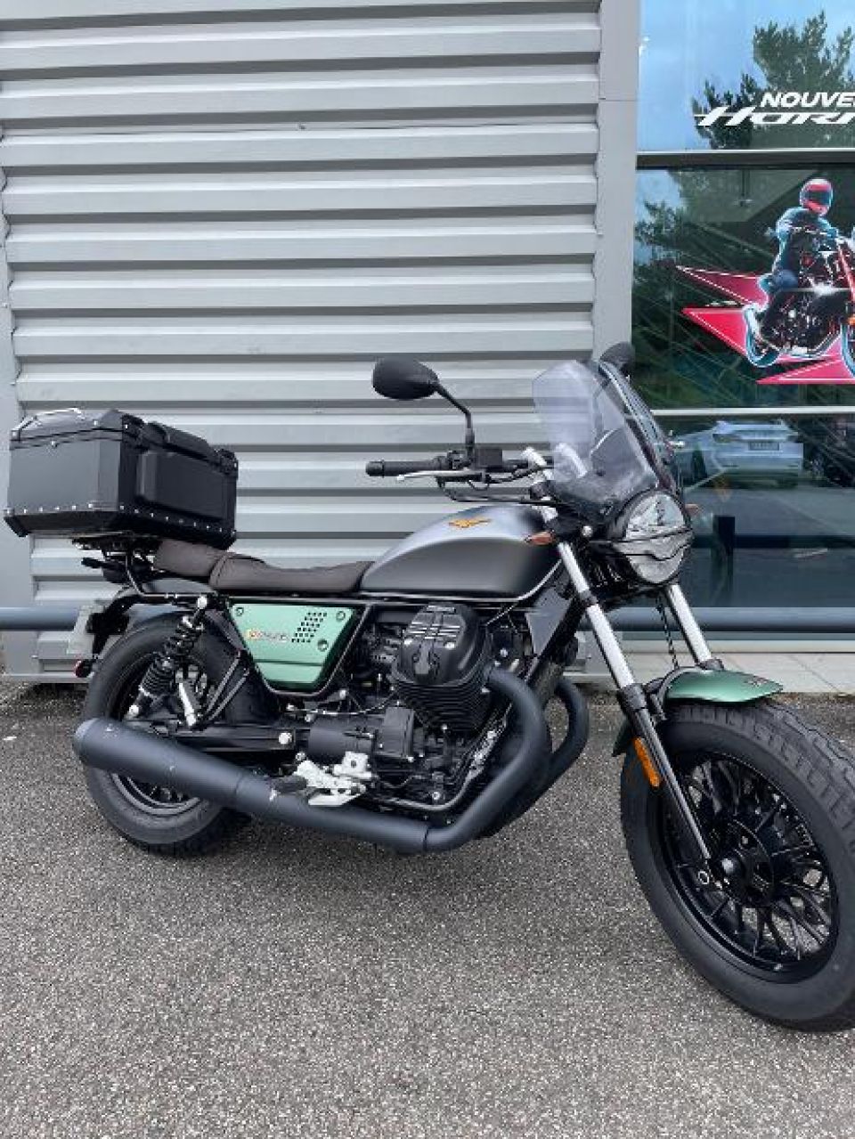 MOTO GUZZI V9 BOBBER 4