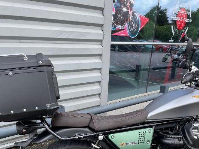 MOTO GUZZI V9 BOBBER 4