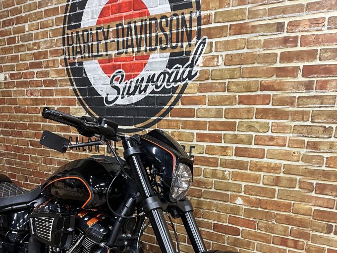 HARLEY-DAVIDSON SOFTAIL FXDR 1868 4