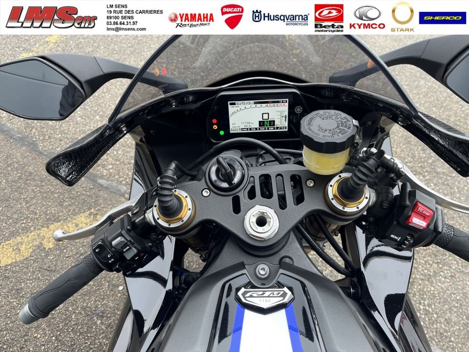 YAMAHA R1M 4