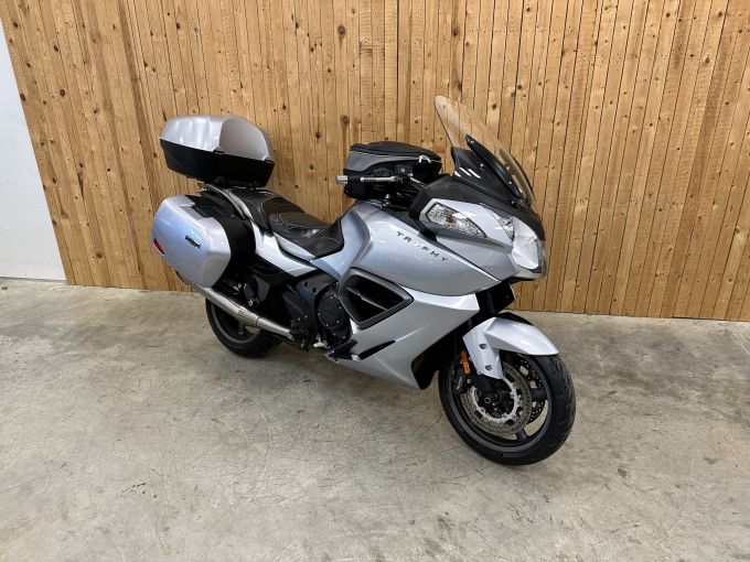 TRIUMPH Trophy 4