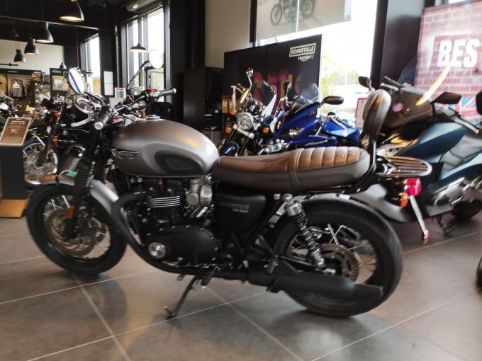 TRIUMPH Bonneville T120 Black 4
