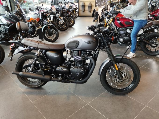 TRIUMPH Bonneville T120 Black 4