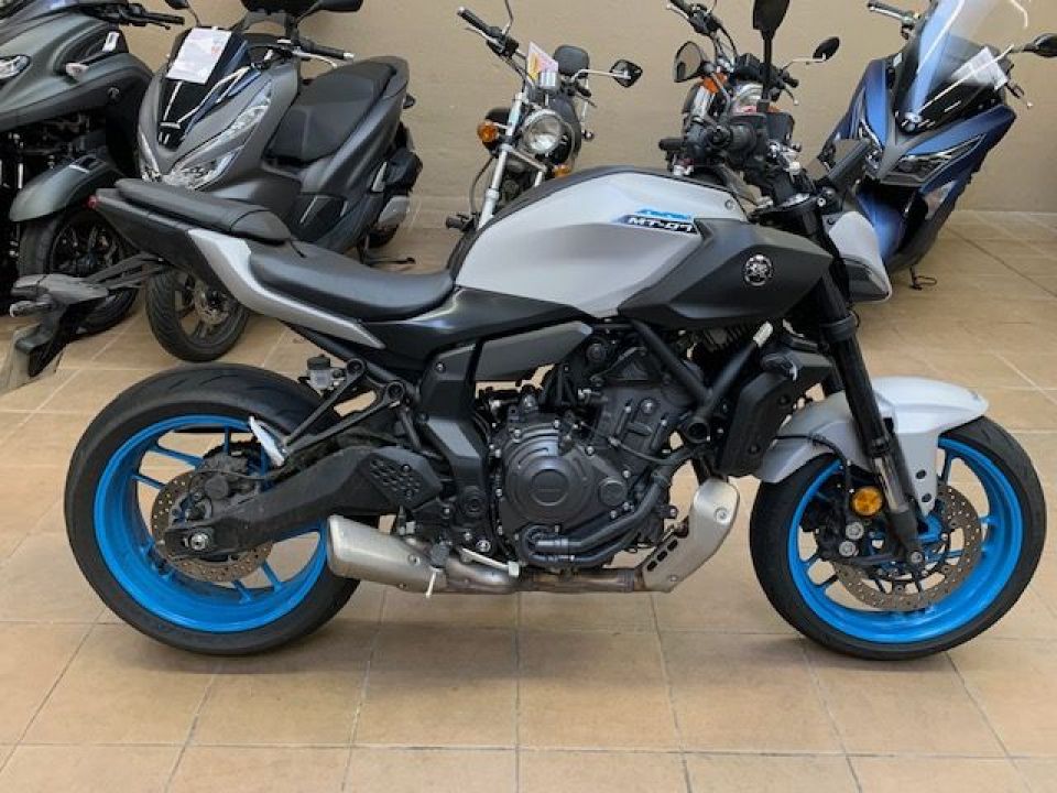 YAMAHA MT-07 (47.5CV) 4