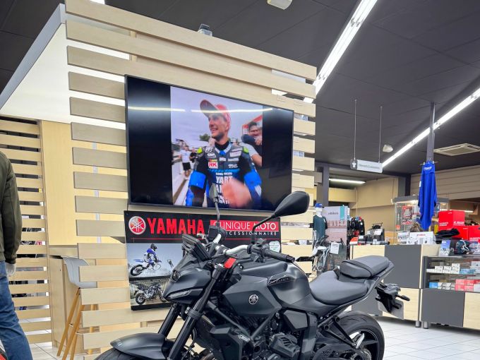 YAMAHA MT-07 Y-AMT 4