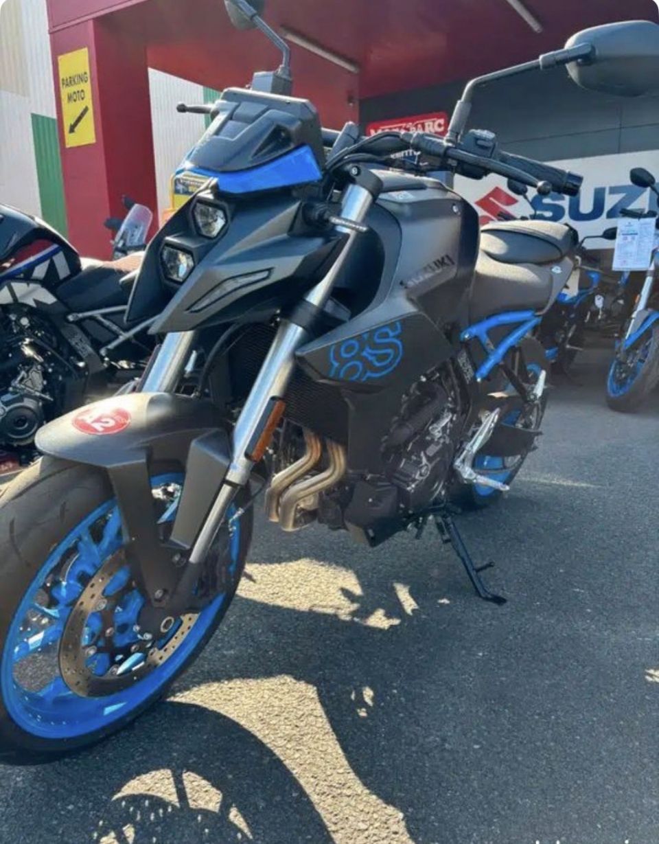 SUZUKI GSX-8S A2 4