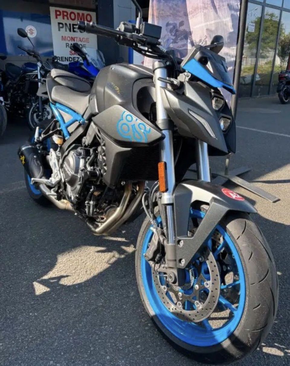 SUZUKI GSX-8S A2 4