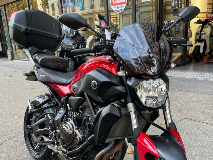 YAMAHA MT-07 4