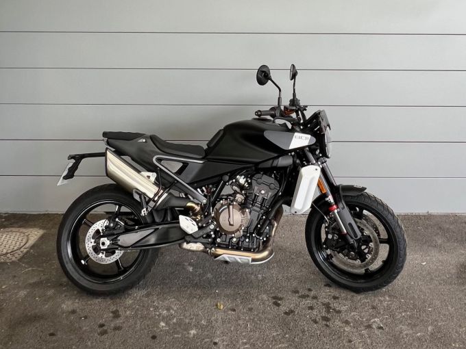 HUSQVARNA SVARTPILEN 801 4
