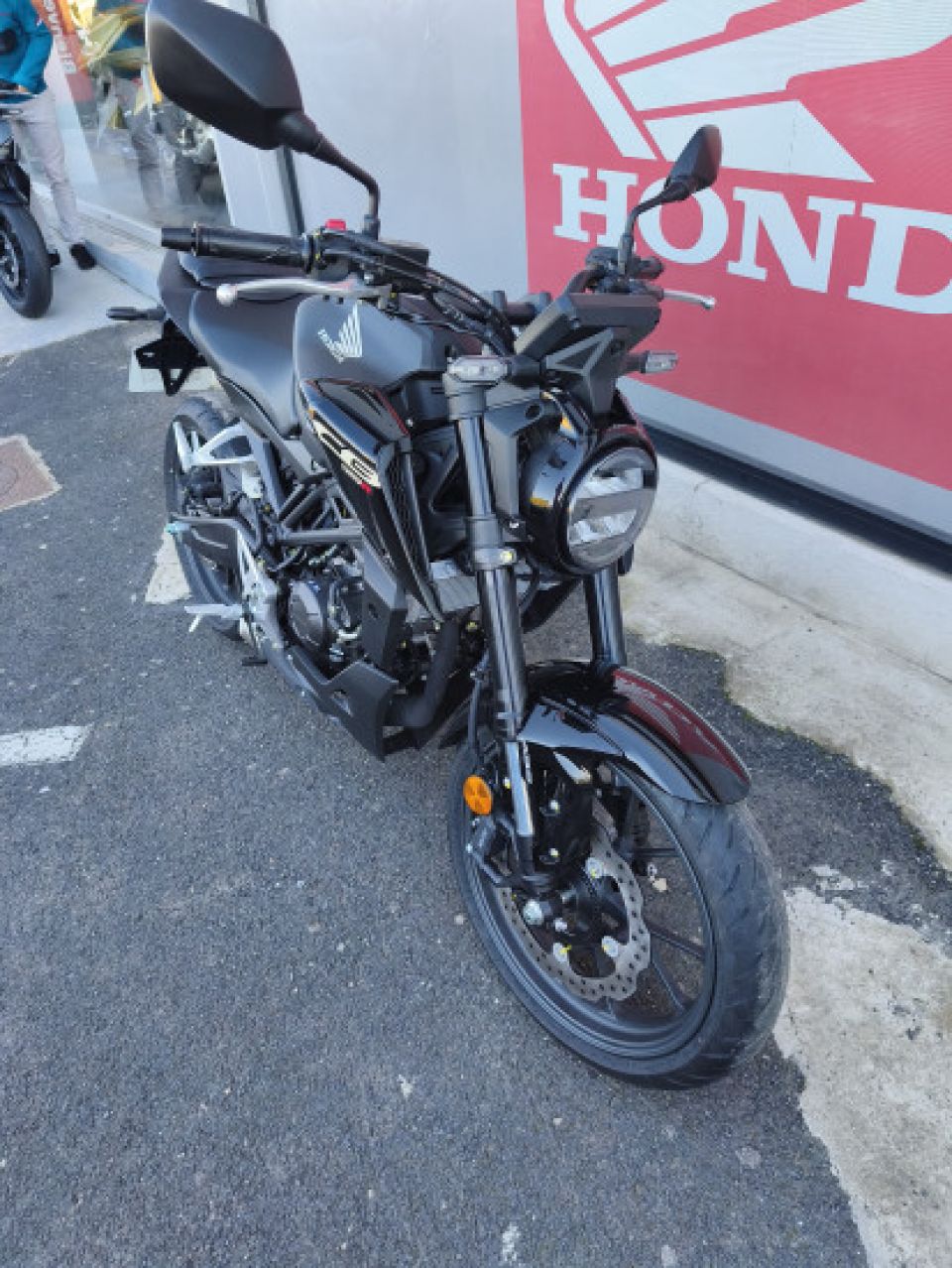 HONDA CB 125 R 4