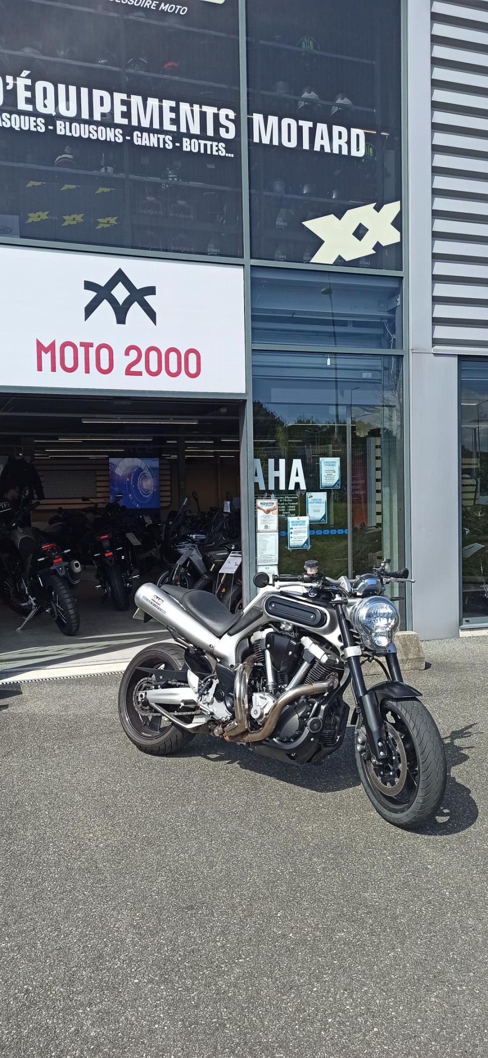 YAMAHA MT-01 4