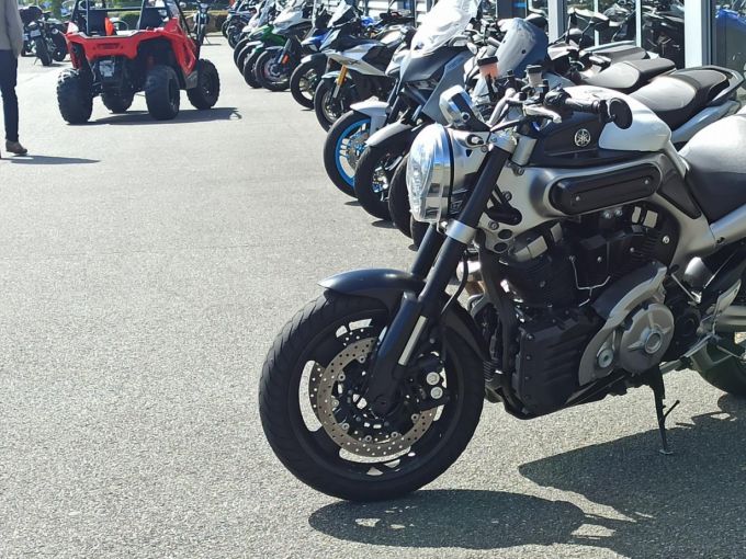 YAMAHA MT-01 4