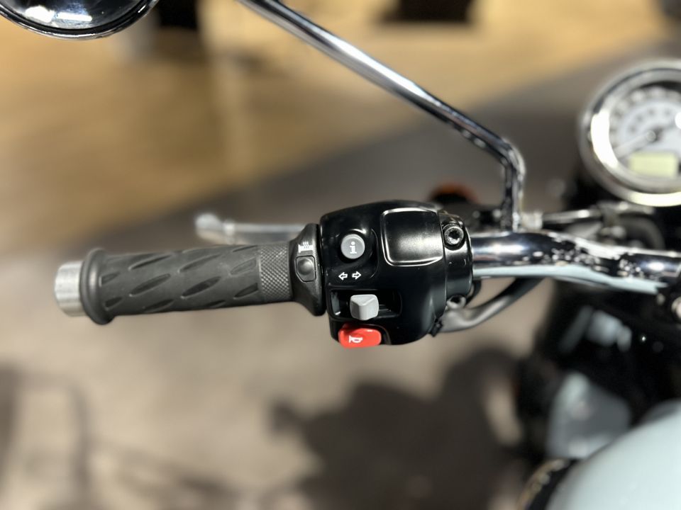 TRIUMPH BONNEVILLE T100 900 4