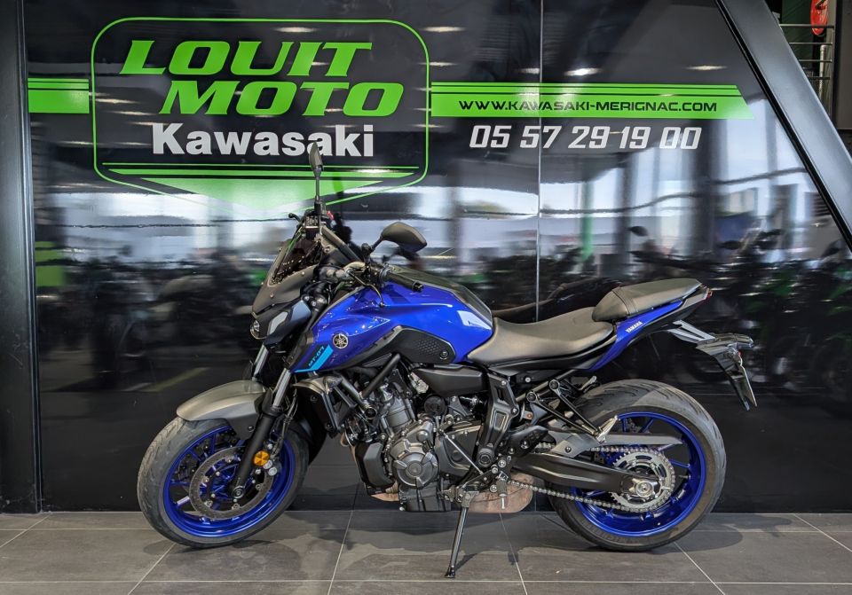 YAMAHA MT-07 4