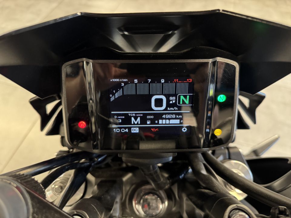 YAMAHA MT-09 4