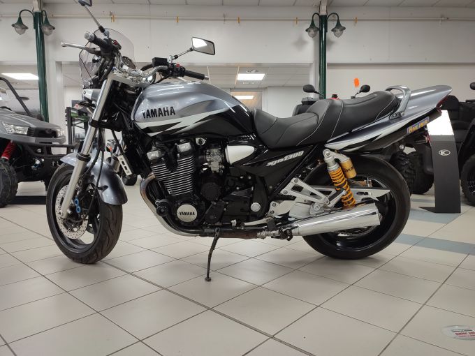 YAMAHA XJR 1300 SP 4