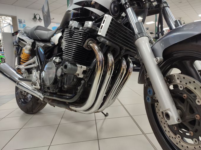 YAMAHA XJR 1300 SP 4