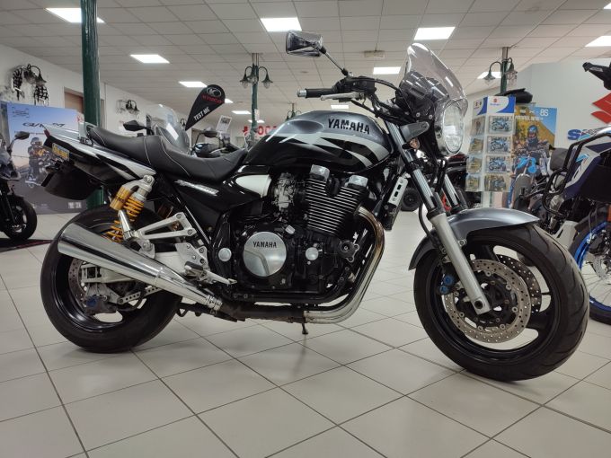 YAMAHA XJR 1300 SP 4