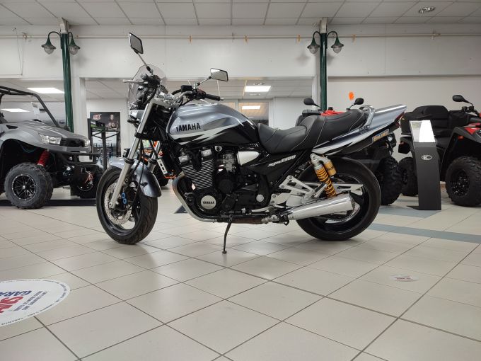 YAMAHA XJR 1300 SP 4