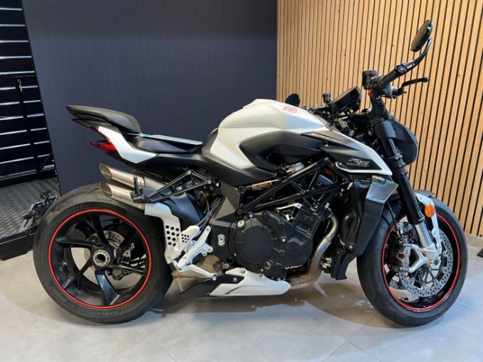 MV AGUSTA BRUTALE R 1000 4