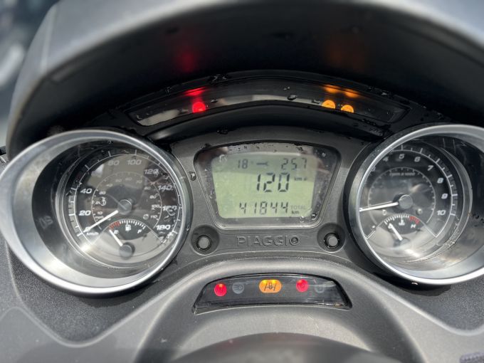 PIAGGIO MP3 300 HPE ABS ASR 4