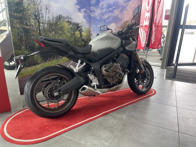 HONDA CB650R Neo Sports Café 4