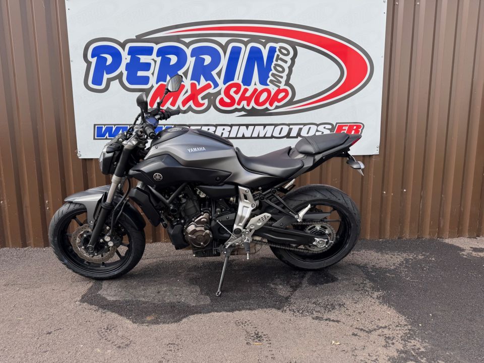 YAMAHA MT-07 (47.5CV) 4