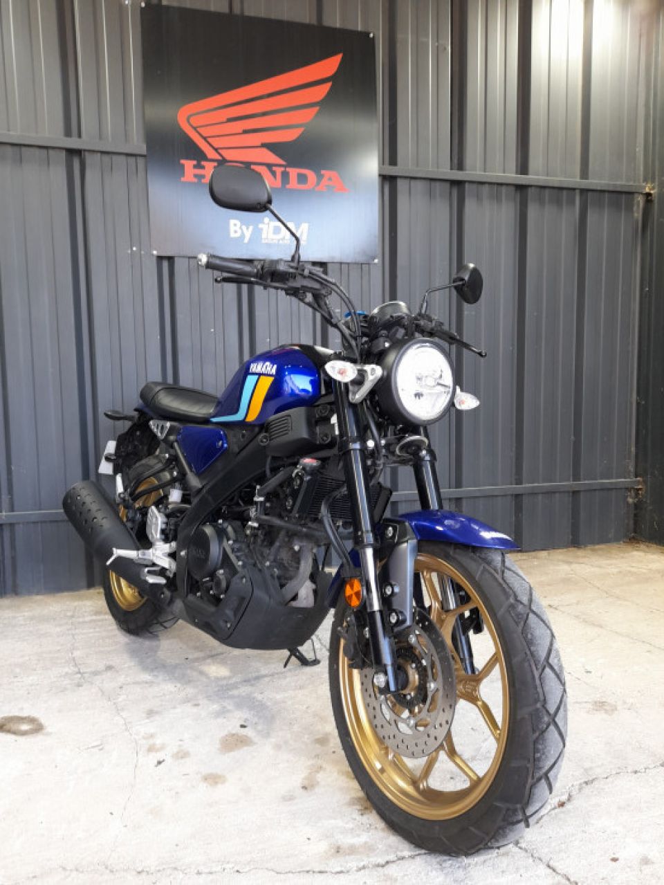 YAMAHA XSR 125 4