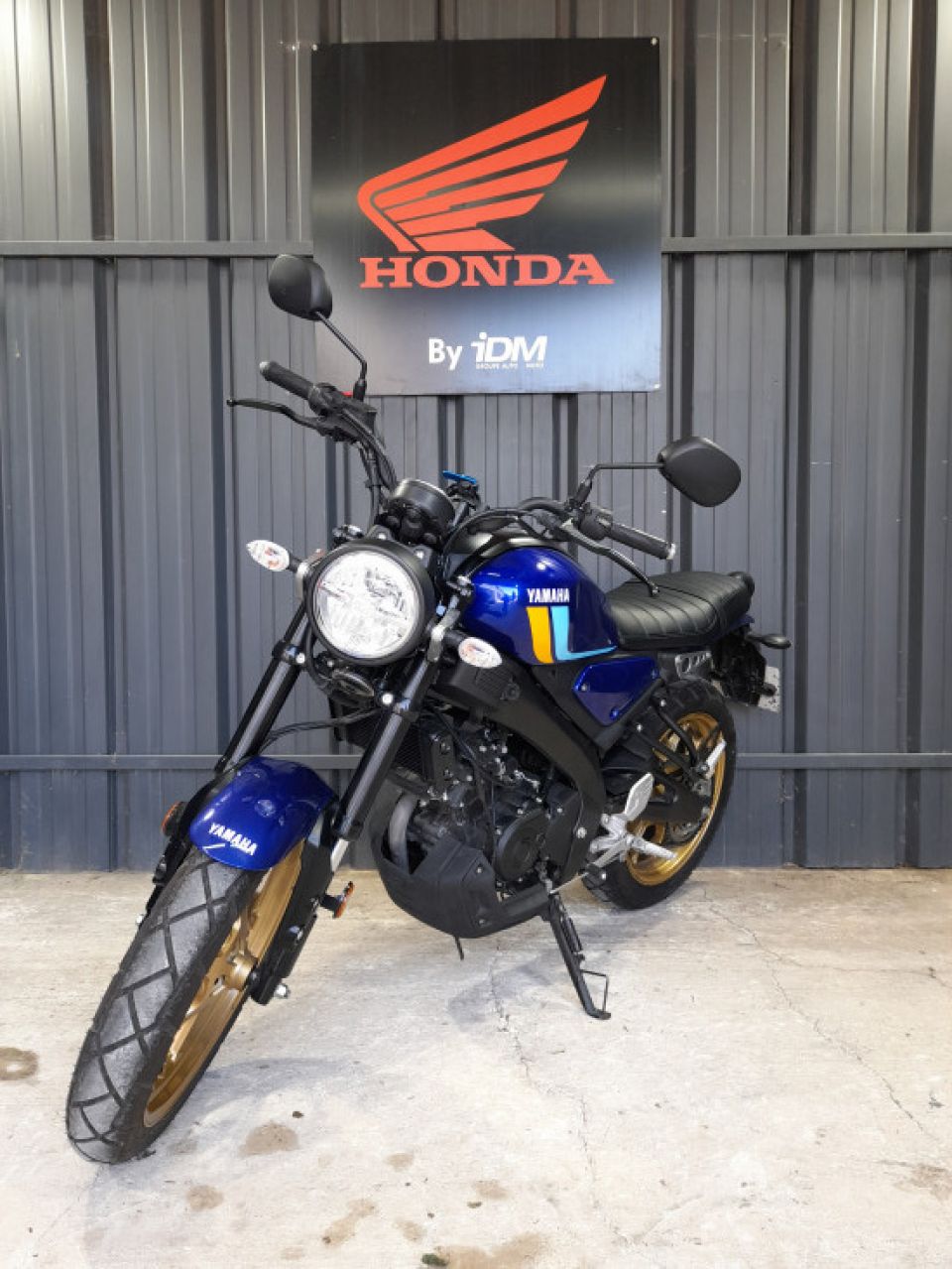 YAMAHA XSR 125 4