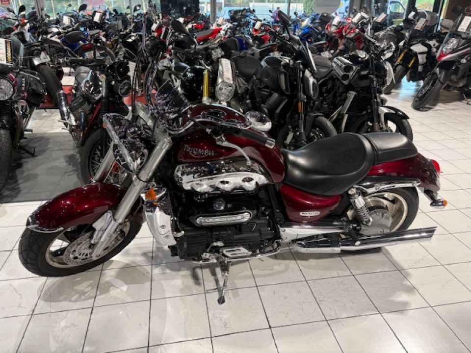 TRIUMPH Rocket III 4