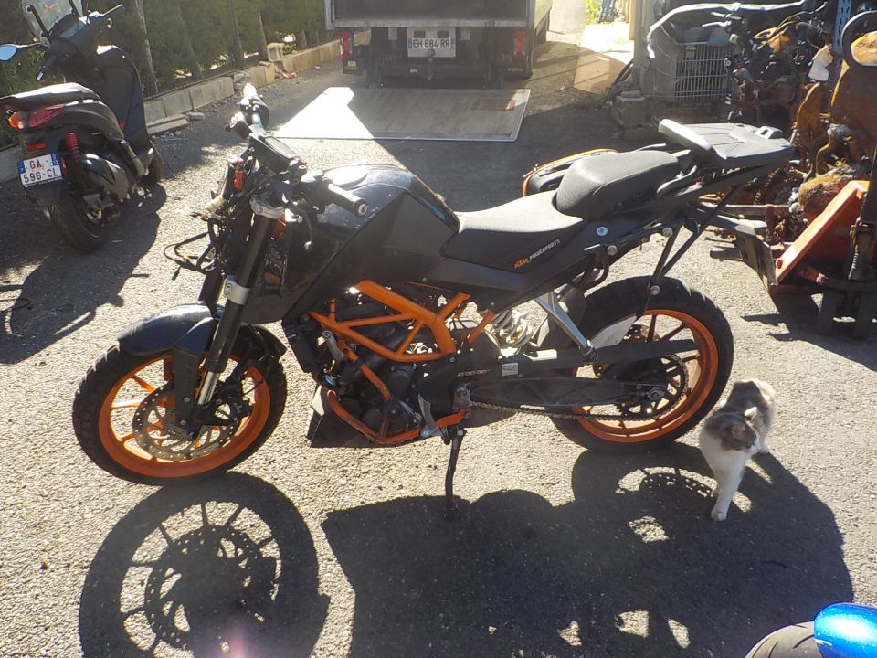KTM 390 DUKE 4