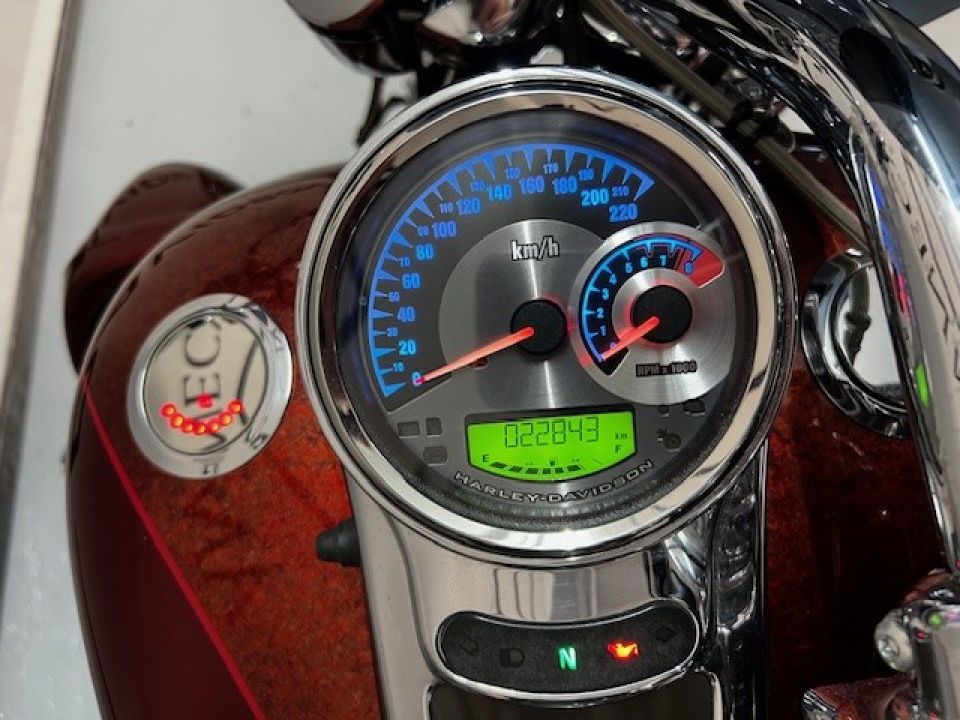 HARLEY-DAVIDSON TOURING ROAD KING 1800 CVO 4