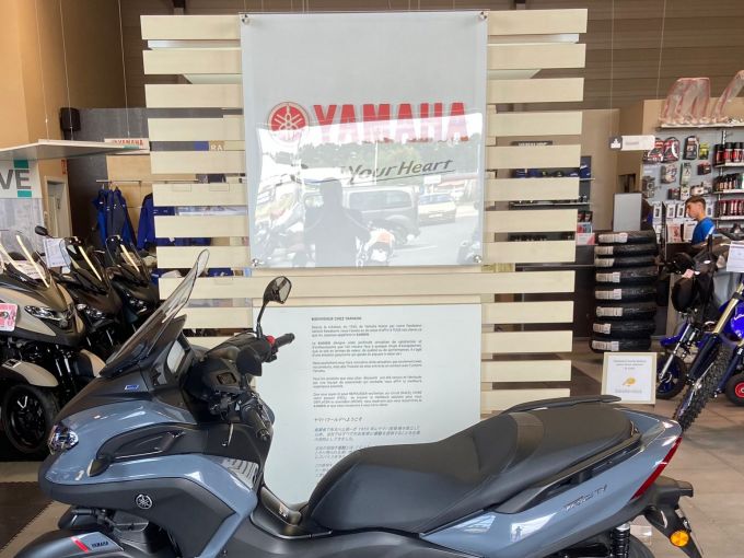 YAMAHA TRICITY 300 4