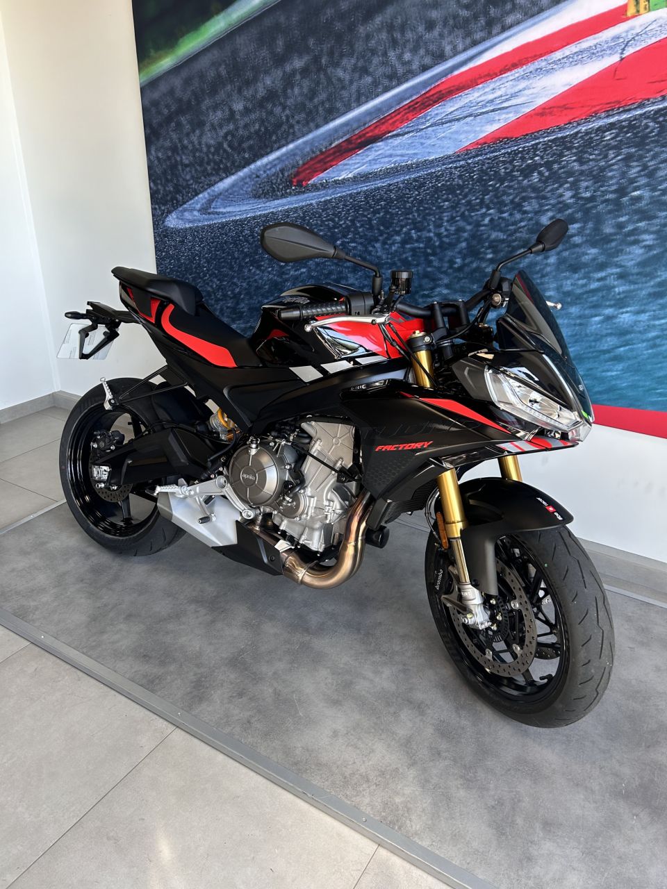APRILIA TUONO 660 FACTORY 4