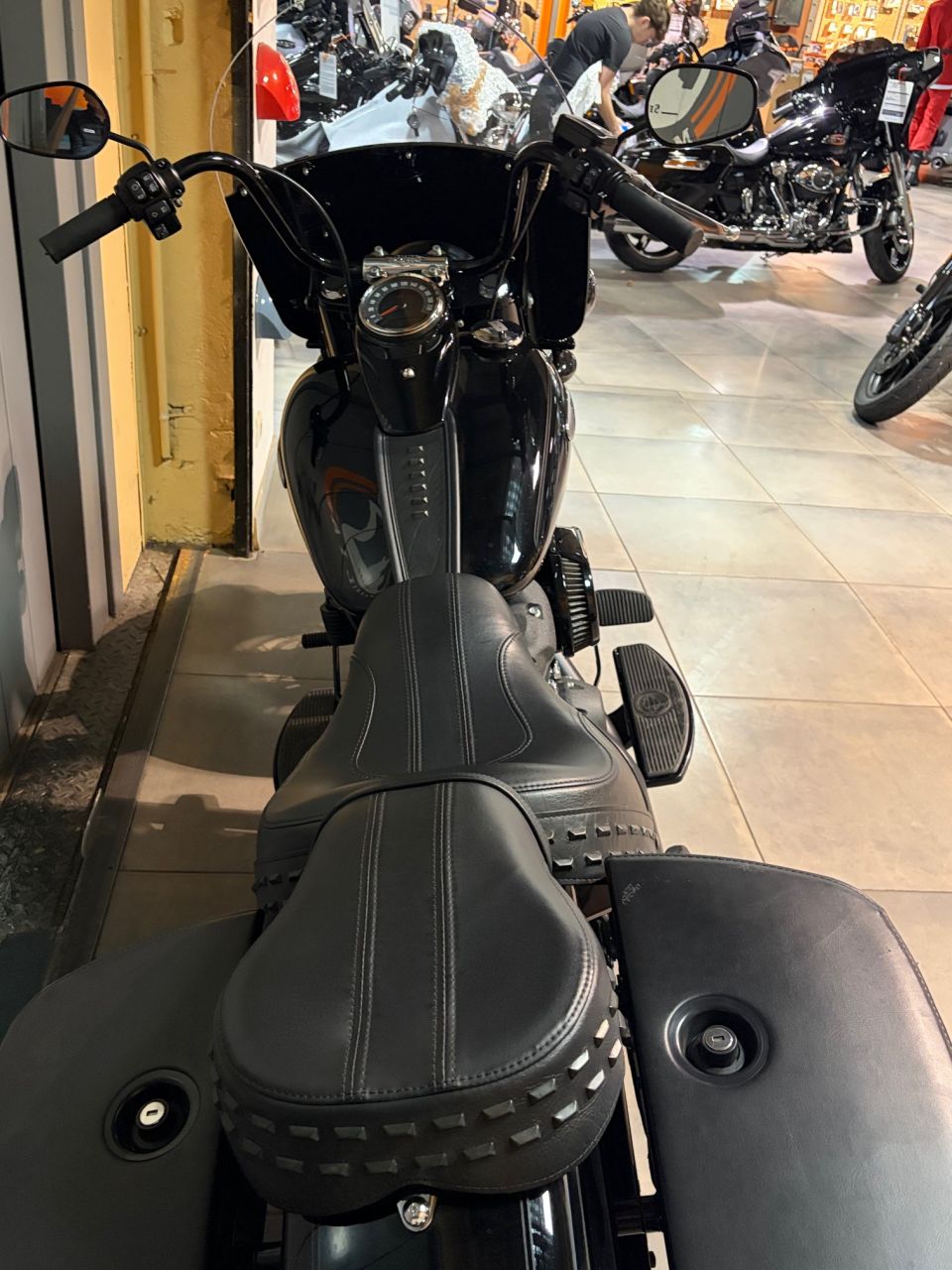 HARLEY-DAVIDSON SOFTAIL HERITAGE 1868 CLASSIC 4