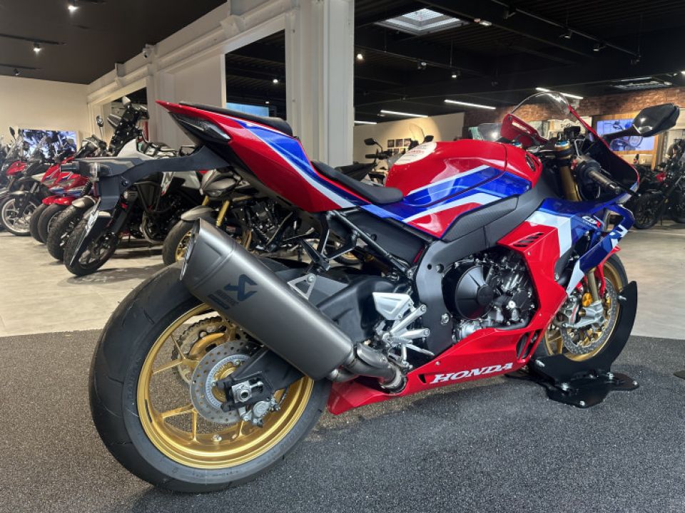 HONDA CBR1000RR FIREBLADE 4