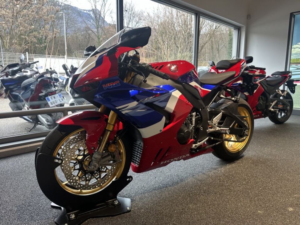 HONDA CBR1000RR FIREBLADE 4