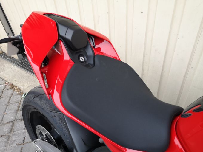 DUCATI STREETFIGHTER V4S 4