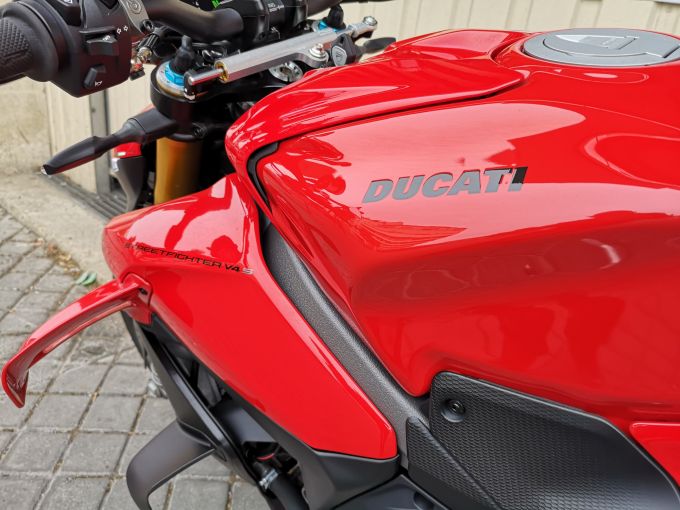 DUCATI STREETFIGHTER V4S 4