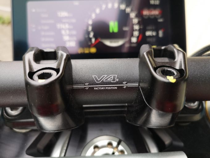 DUCATI STREETFIGHTER V4S 4