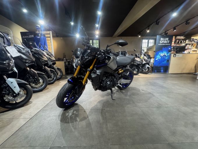 YAMAHA MT-09 SP 4