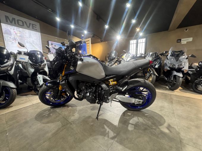 YAMAHA MT-09 SP 4