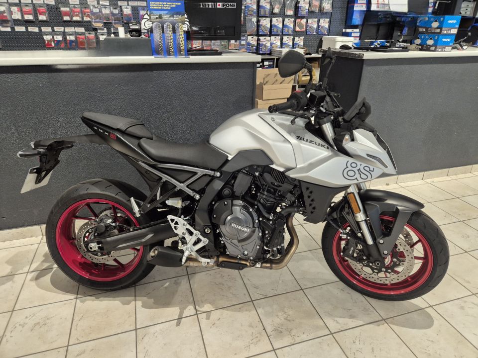 SUZUKI GSX-8S 4