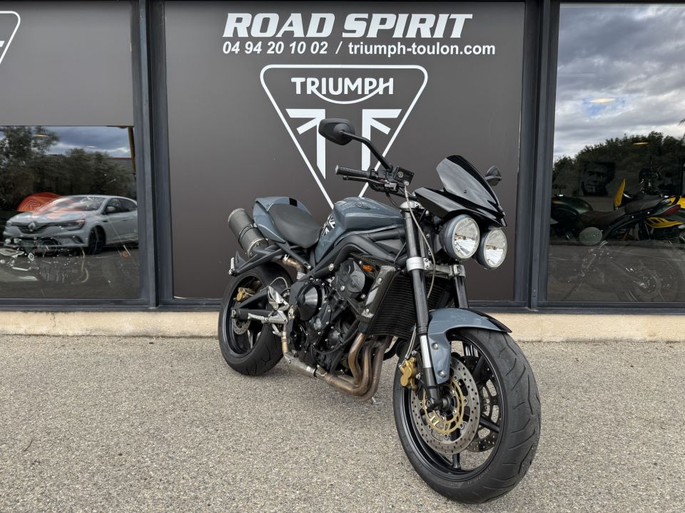 TRIUMPH STREET TRIPLE 675 4