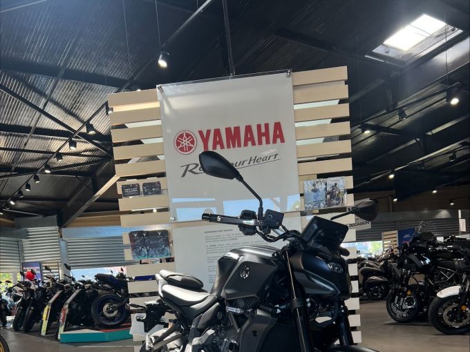 YAMAHA MT-07 Y-AMT 4