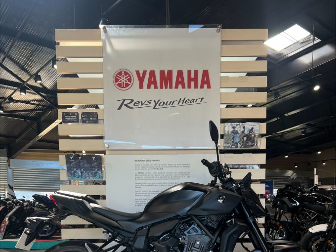 YAMAHA MT-07 Y-AMT 4