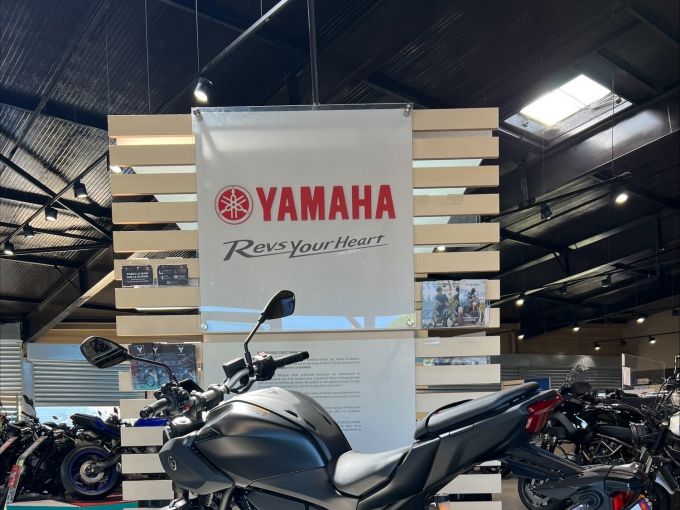 YAMAHA MT-07 Y-AMT 4