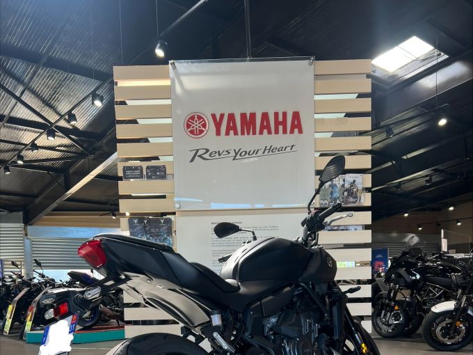 YAMAHA MT-07 Y-AMT 4