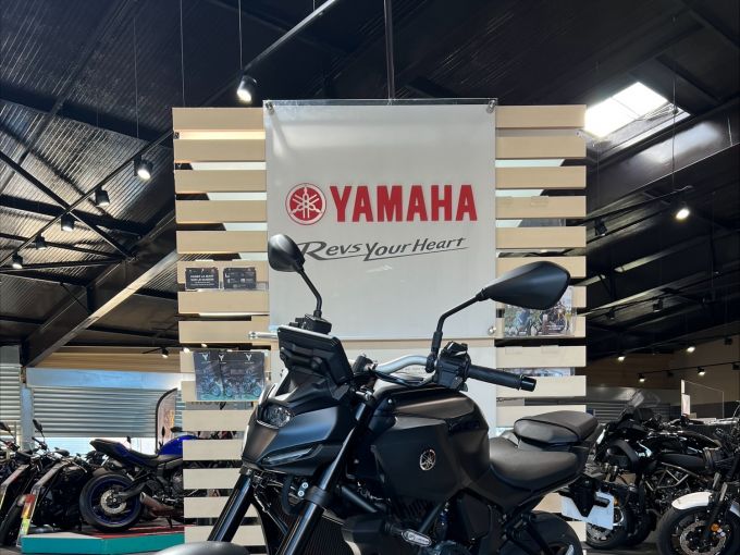 YAMAHA MT-07 Y-AMT 4